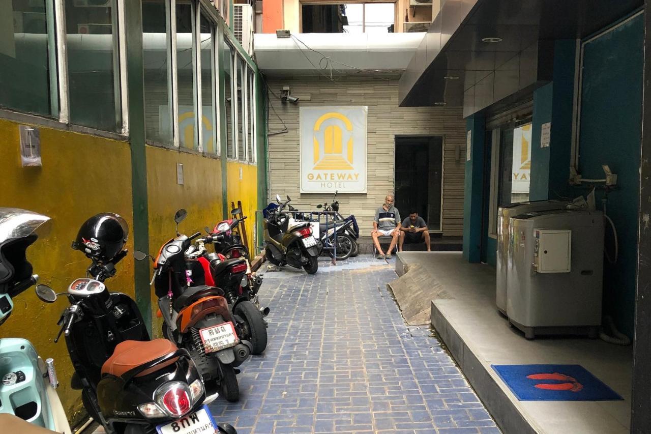 Oyo 1146 Paris In Bangkok Hotel Exterior photo